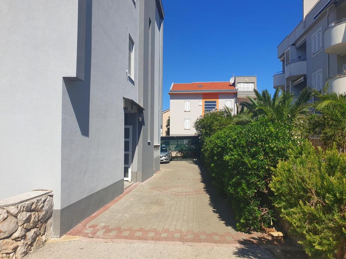 Ferienwohnung Deluxe Novalja Exterior foto