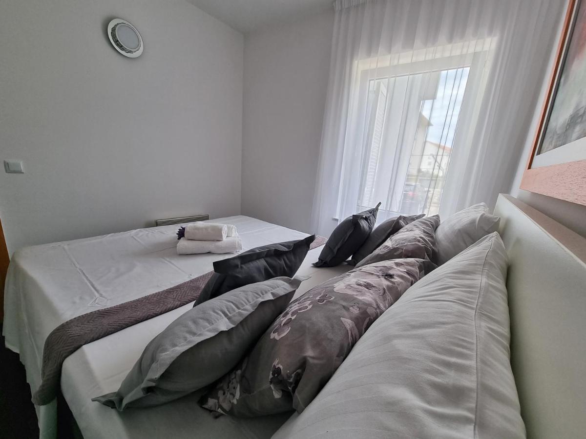 Ferienwohnung Deluxe Novalja Exterior foto