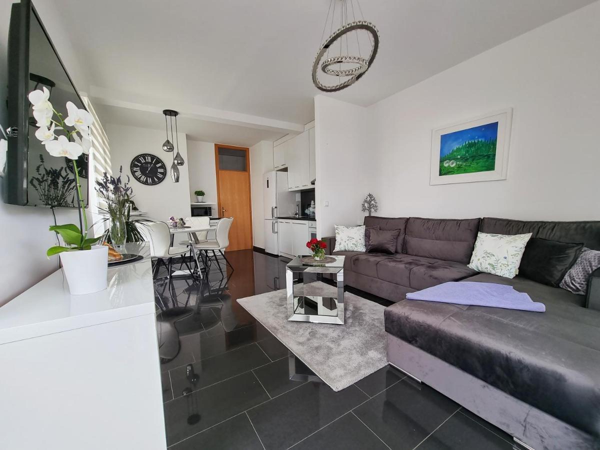 Ferienwohnung Deluxe Novalja Exterior foto