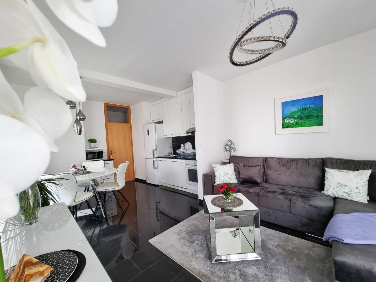 Ferienwohnung Deluxe Novalja Exterior foto