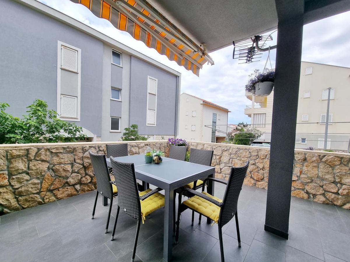 Ferienwohnung Deluxe Novalja Exterior foto