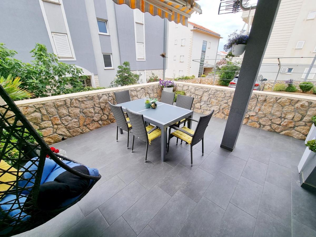 Ferienwohnung Deluxe Novalja Exterior foto