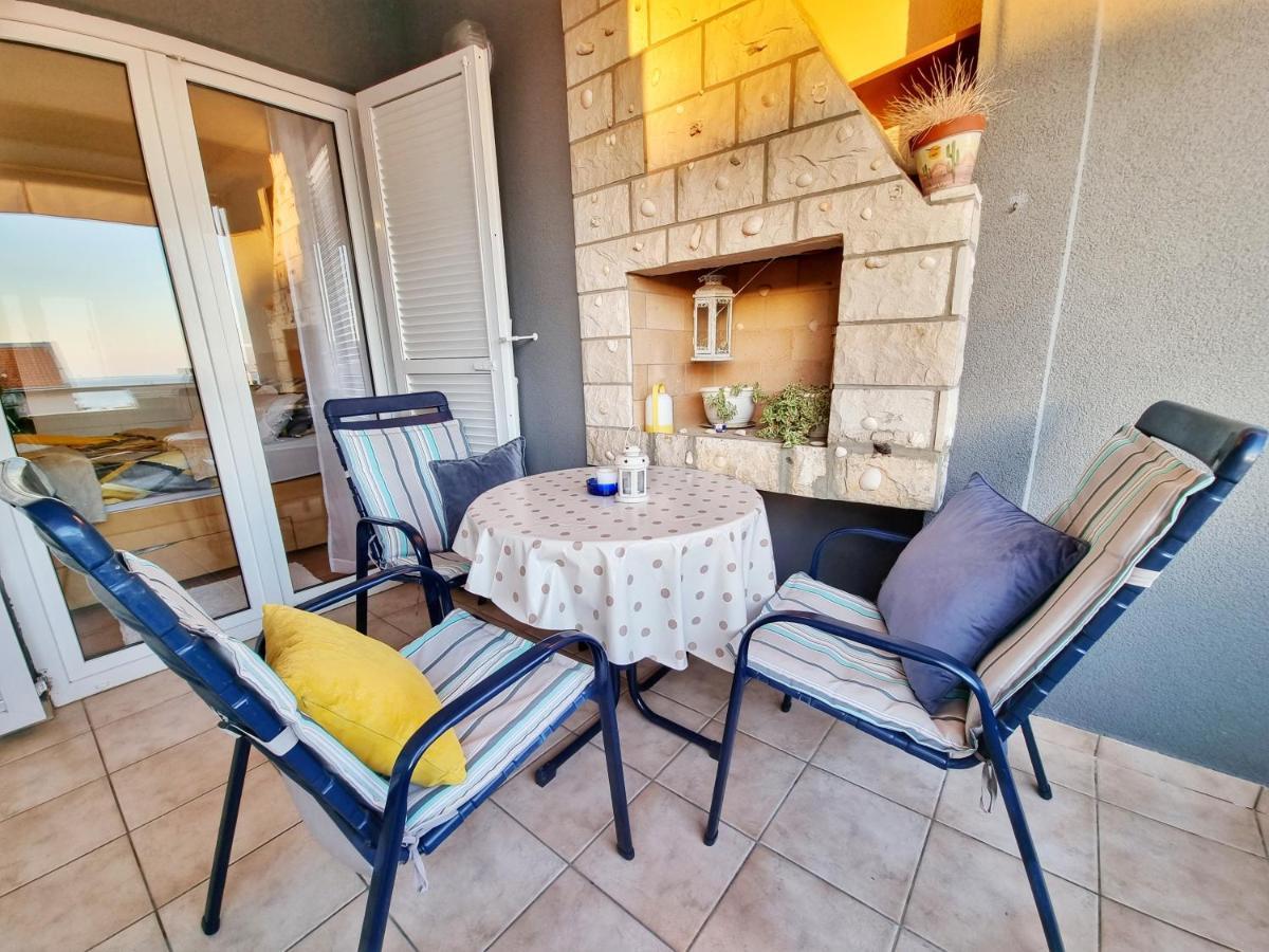 Ferienwohnung Deluxe Novalja Exterior foto