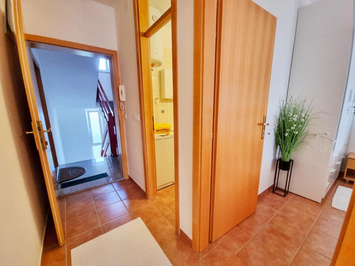 Ferienwohnung Deluxe Novalja Exterior foto