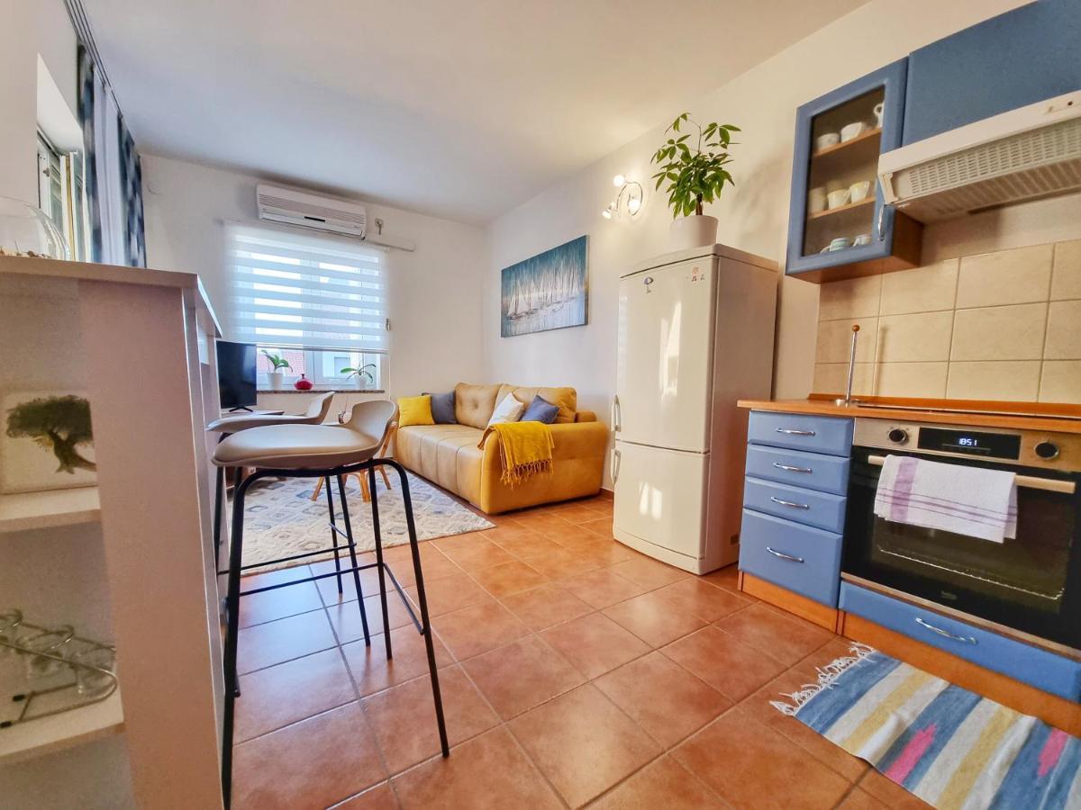 Ferienwohnung Deluxe Novalja Exterior foto